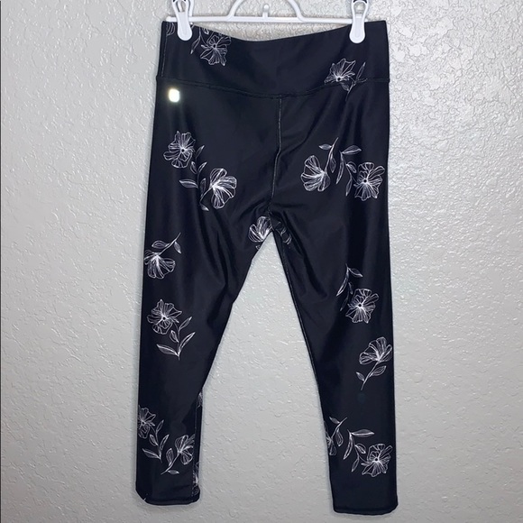 Fabletics Flower print black and white leggings - Picture 5 of 7